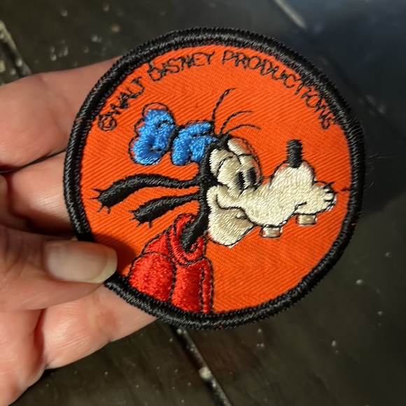 Vintage Walt Disney Productions Character Round Patch GOOFY Orange Unused - Picture 3 of 4